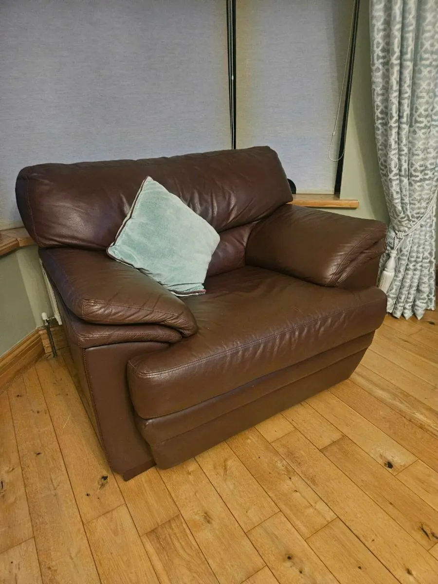 Leather couch suite - Image 4