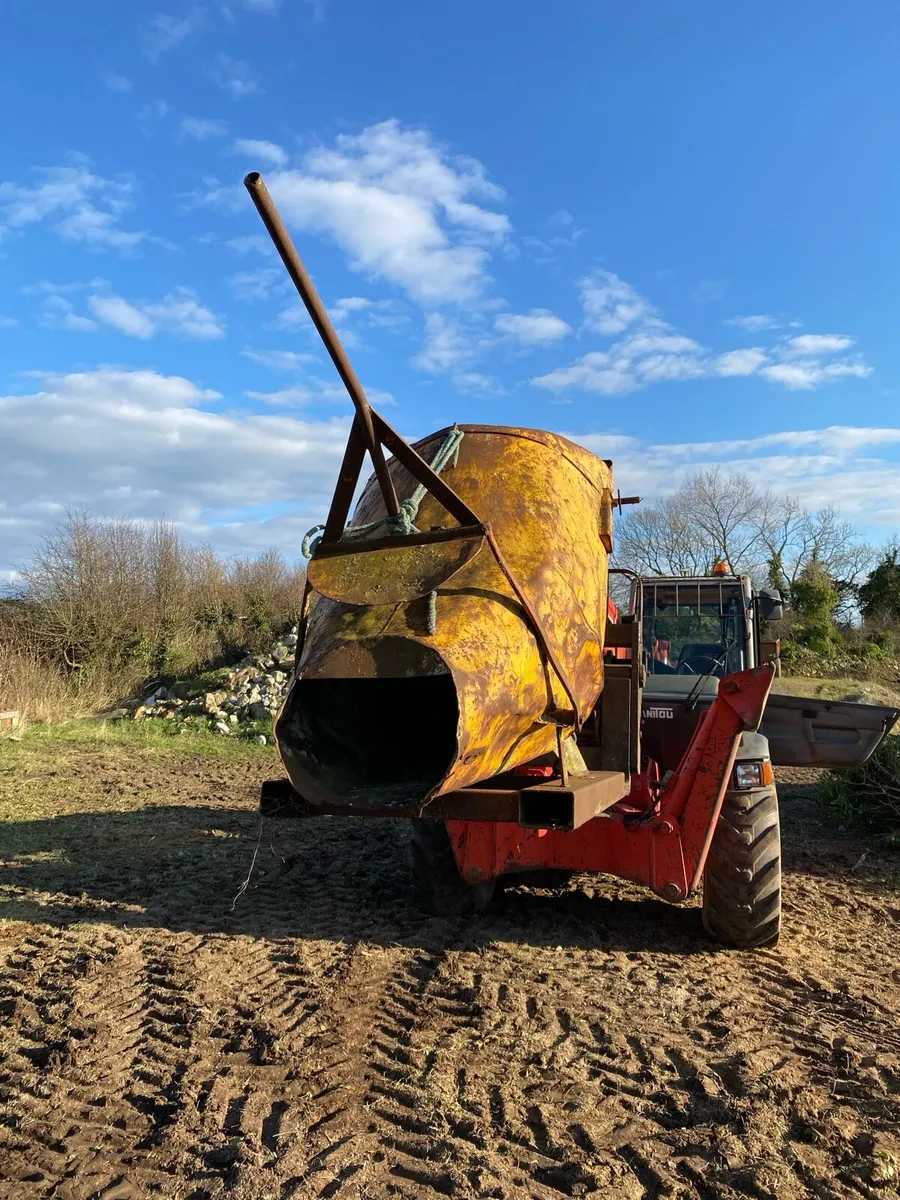 Concrete skip. - Image 1