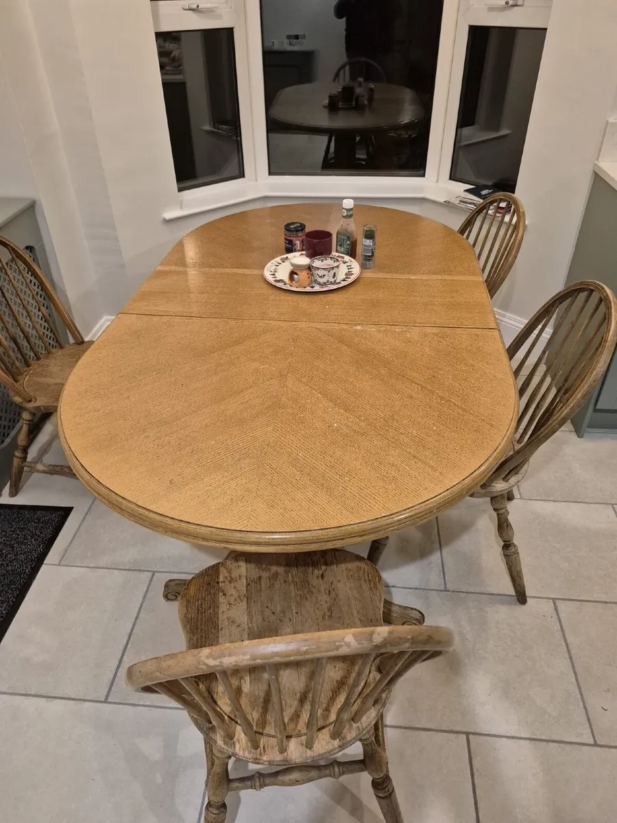 Solid wood extendable dining table - Image 1
