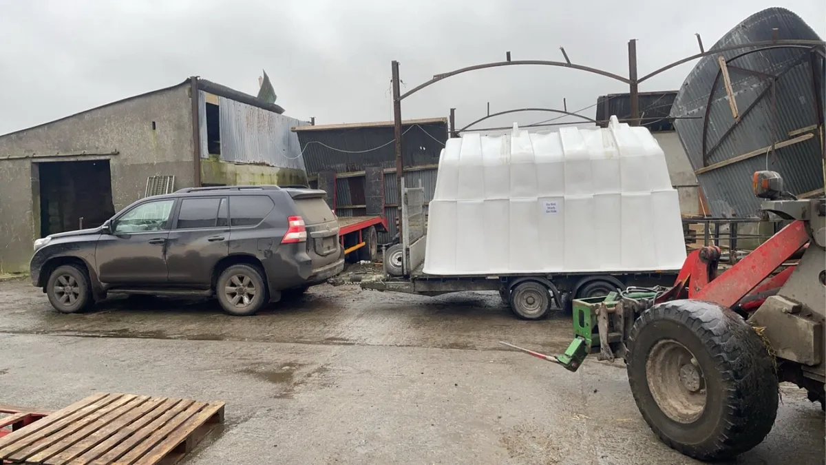 Calf hutch - Image 1