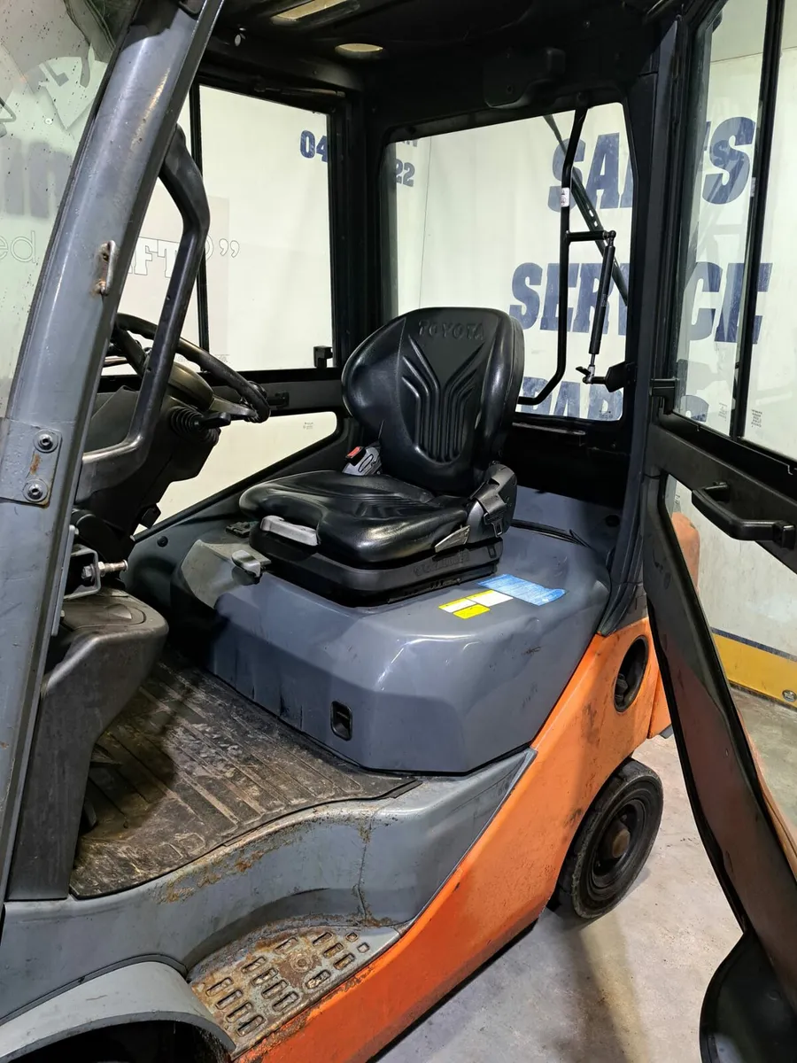 Toyota diesel forklift - Image 4