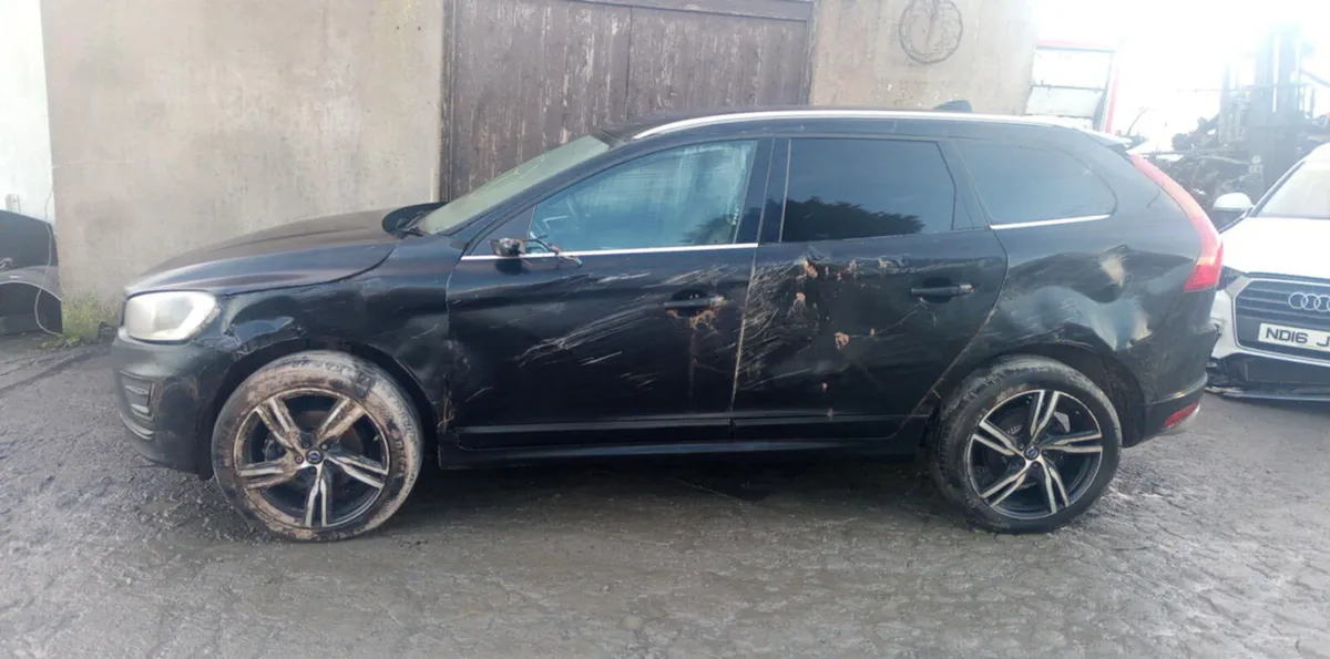 2016 VOLVO XC60 2.0 DIESEL FOR BREAKING - Image 4