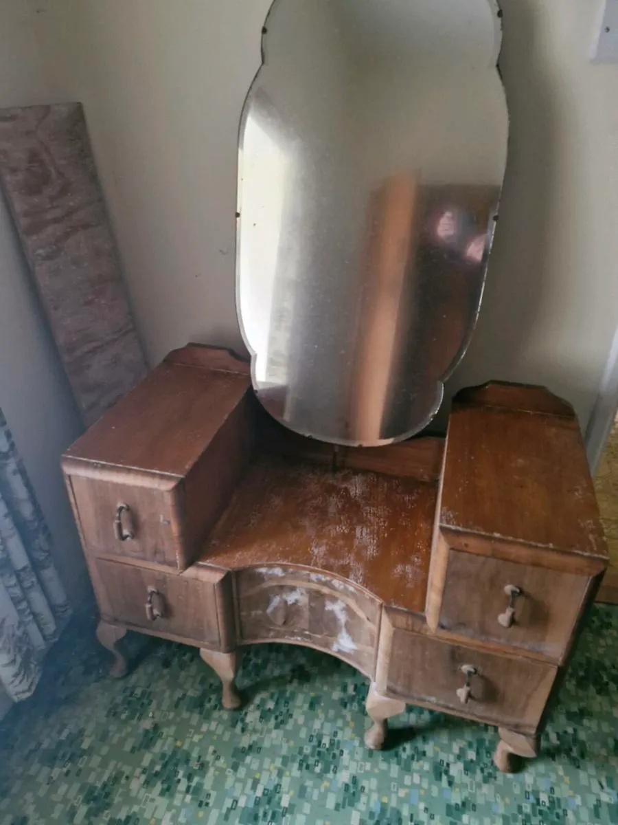 Old furniture - Image 2