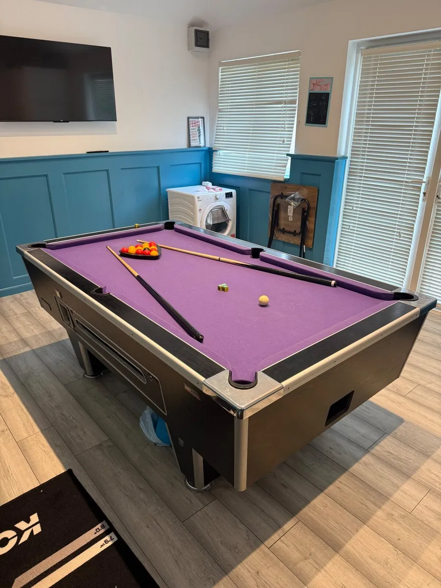 Pool table - Image 2