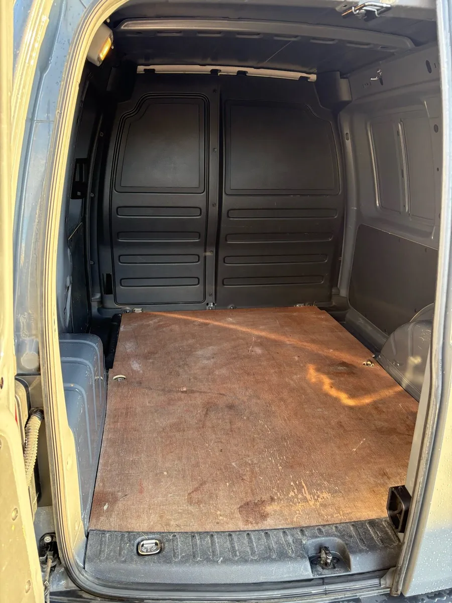 Volkswagen Caddy 2.0 Diesel - Image 2