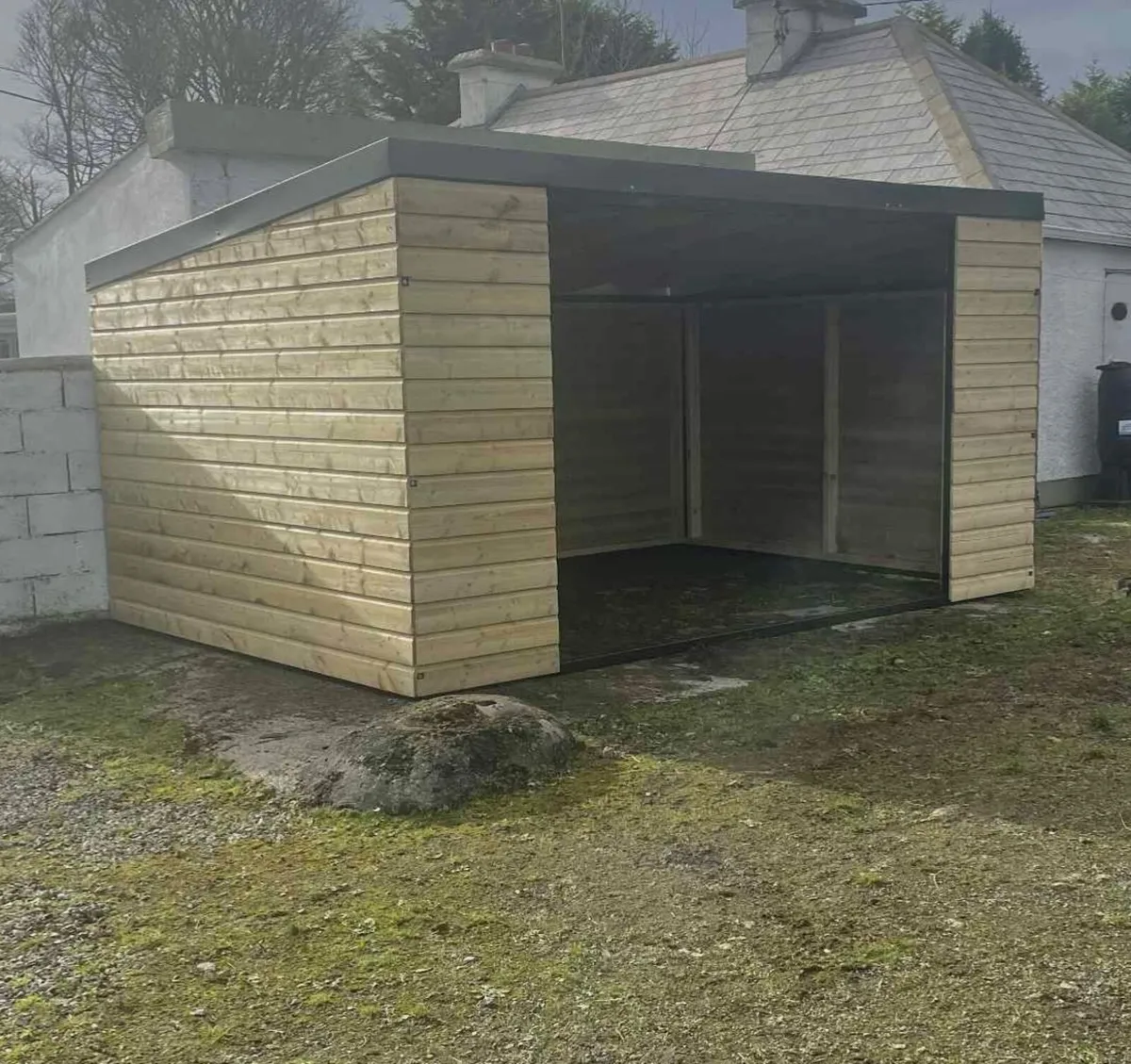 Field shelters - Image 4