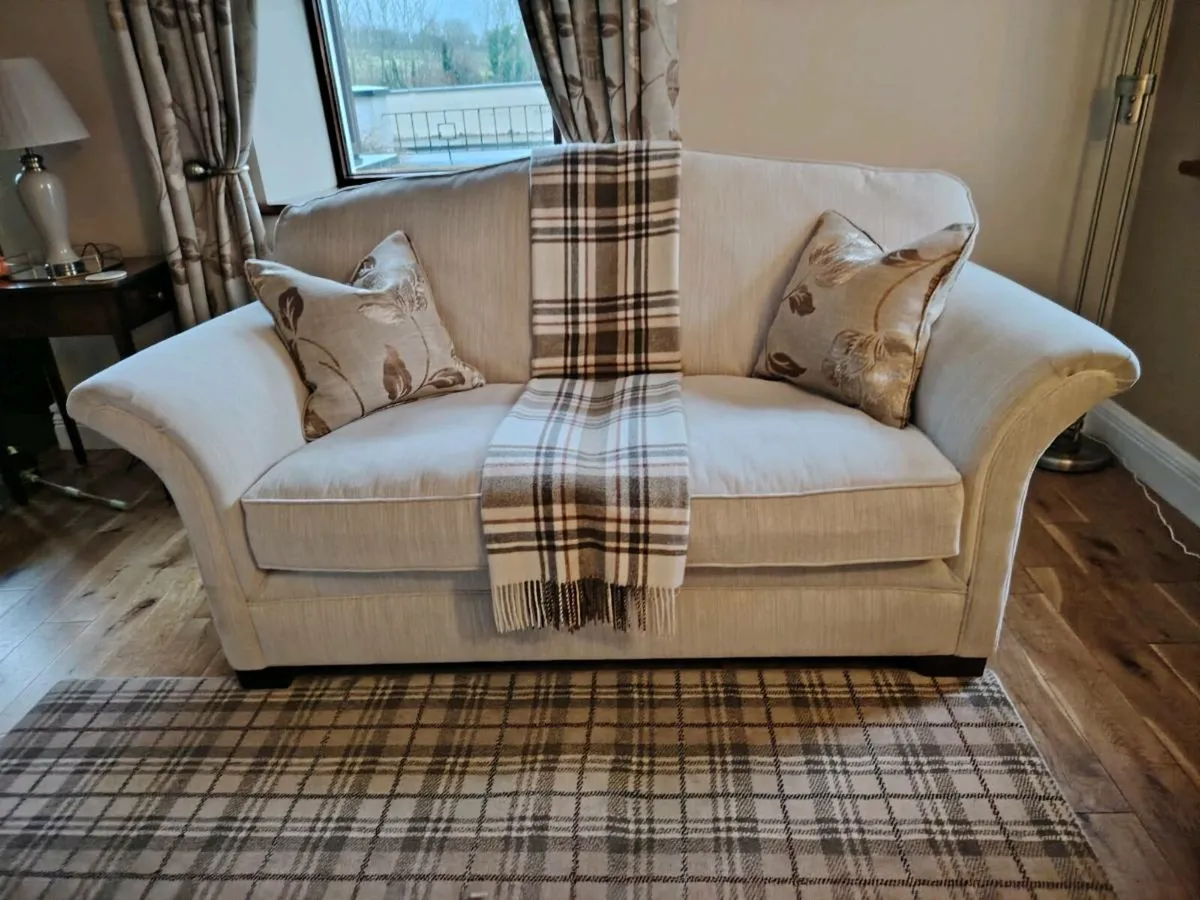 2 X Couchs and 2 X tetrad chairs - Image 4