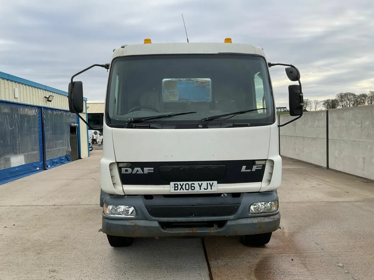 DAF LF55.220 4x2 18 TON TARMAC HOTBOX LORRY - Image 4