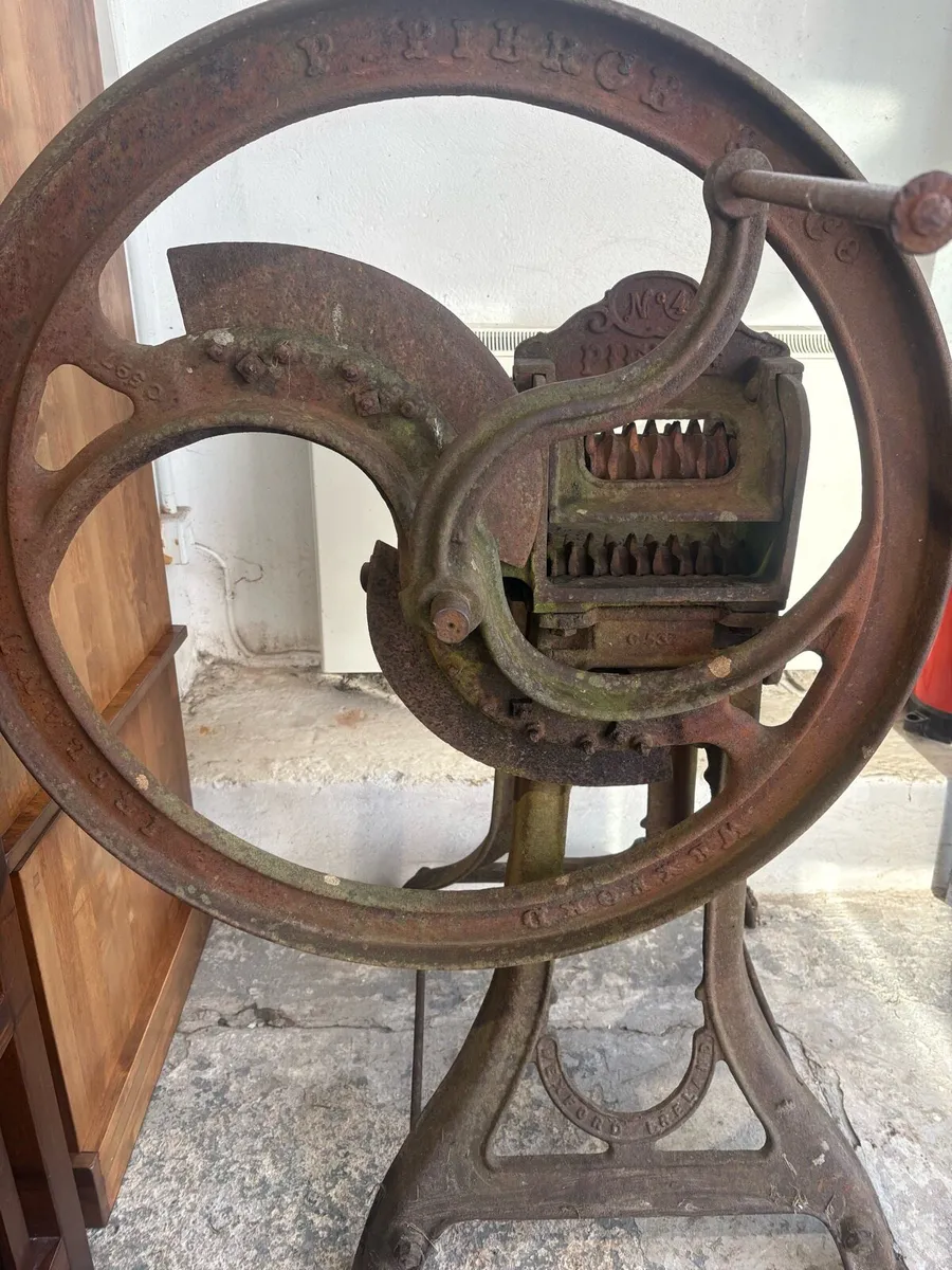 Antique cast iron cutter - Image 1