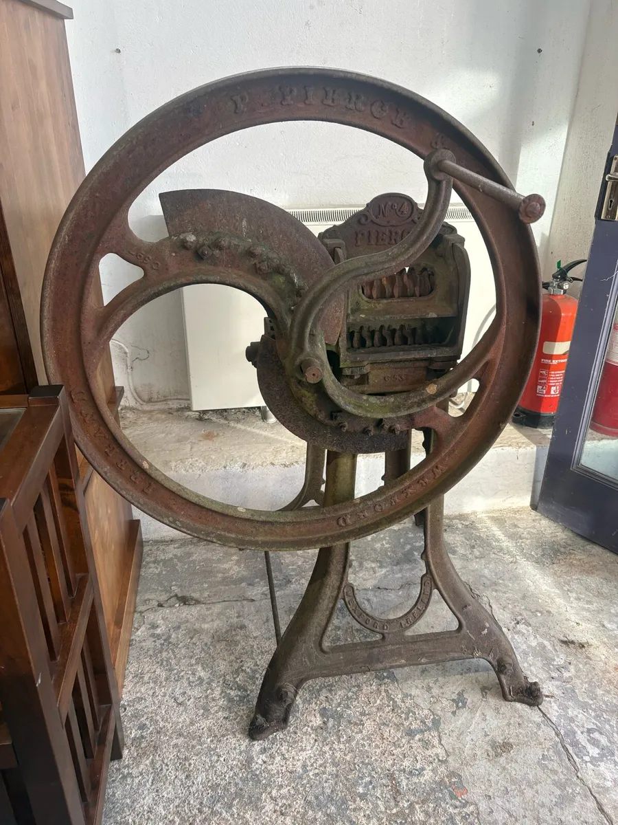 Antique cast iron cutter - Image 3