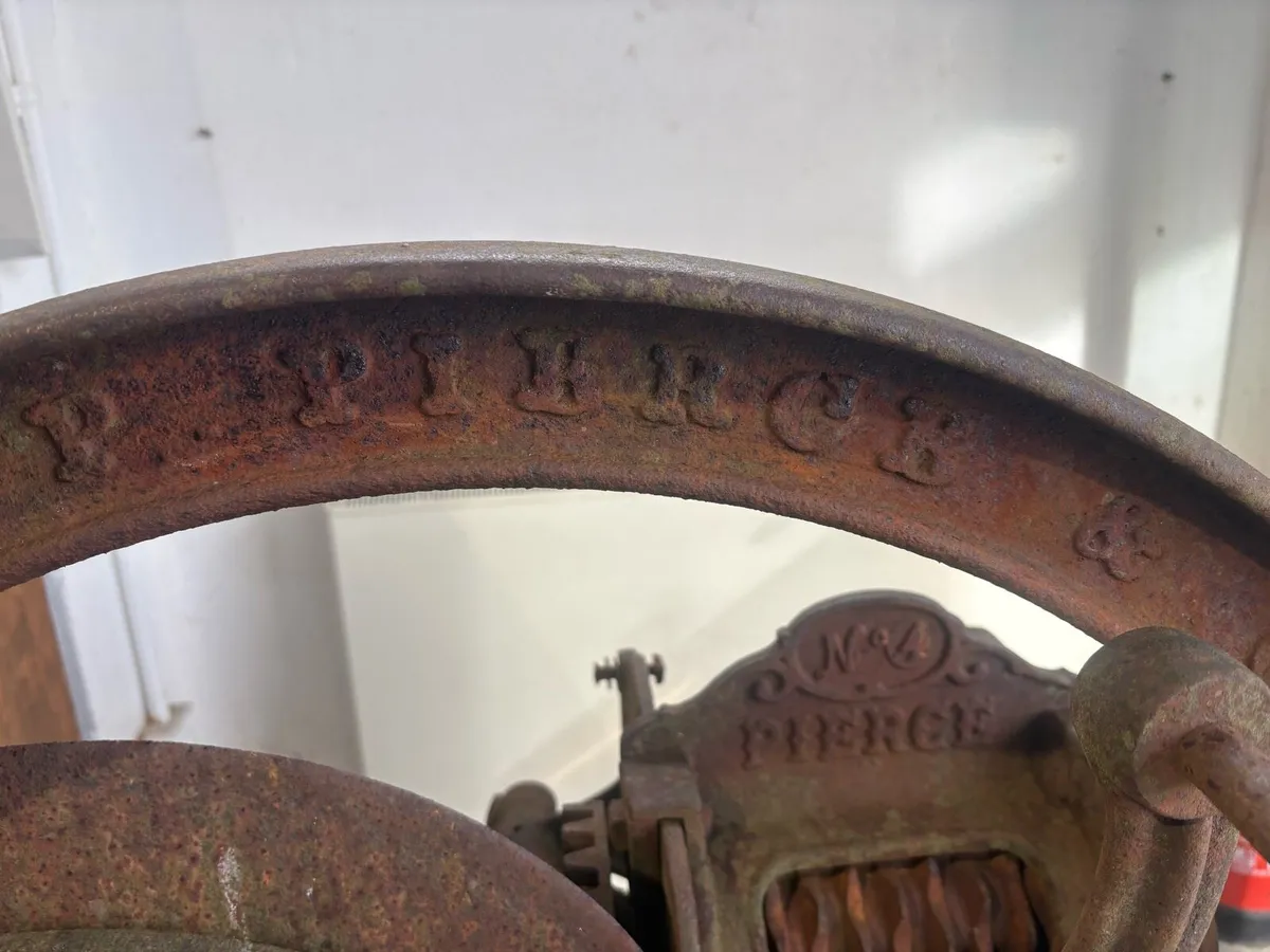 Antique cast iron cutter - Image 4