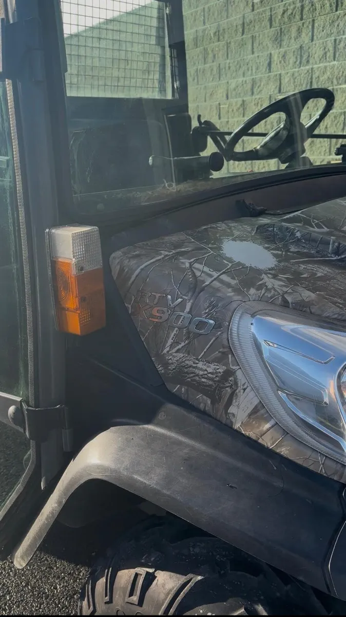 Kubota RTVX900 - Image 4