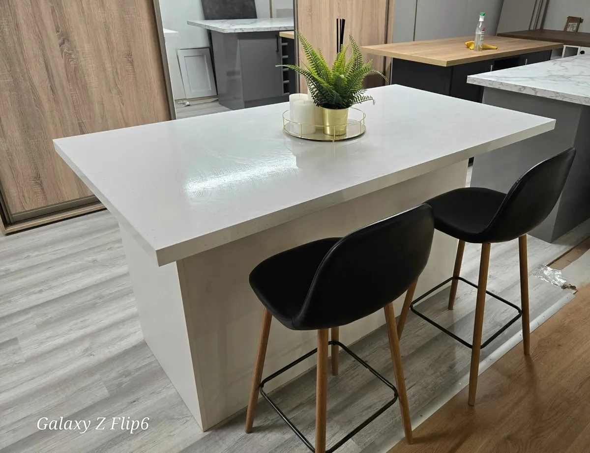 Kitchen island - Image 2