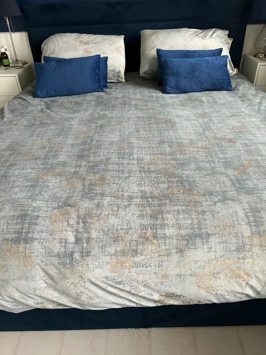 King-size bed - Image 4