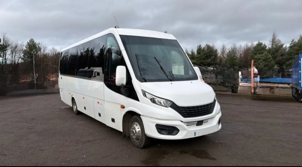 2021 IVECO DAILY ILES BUS 31 SEATER - Image 1