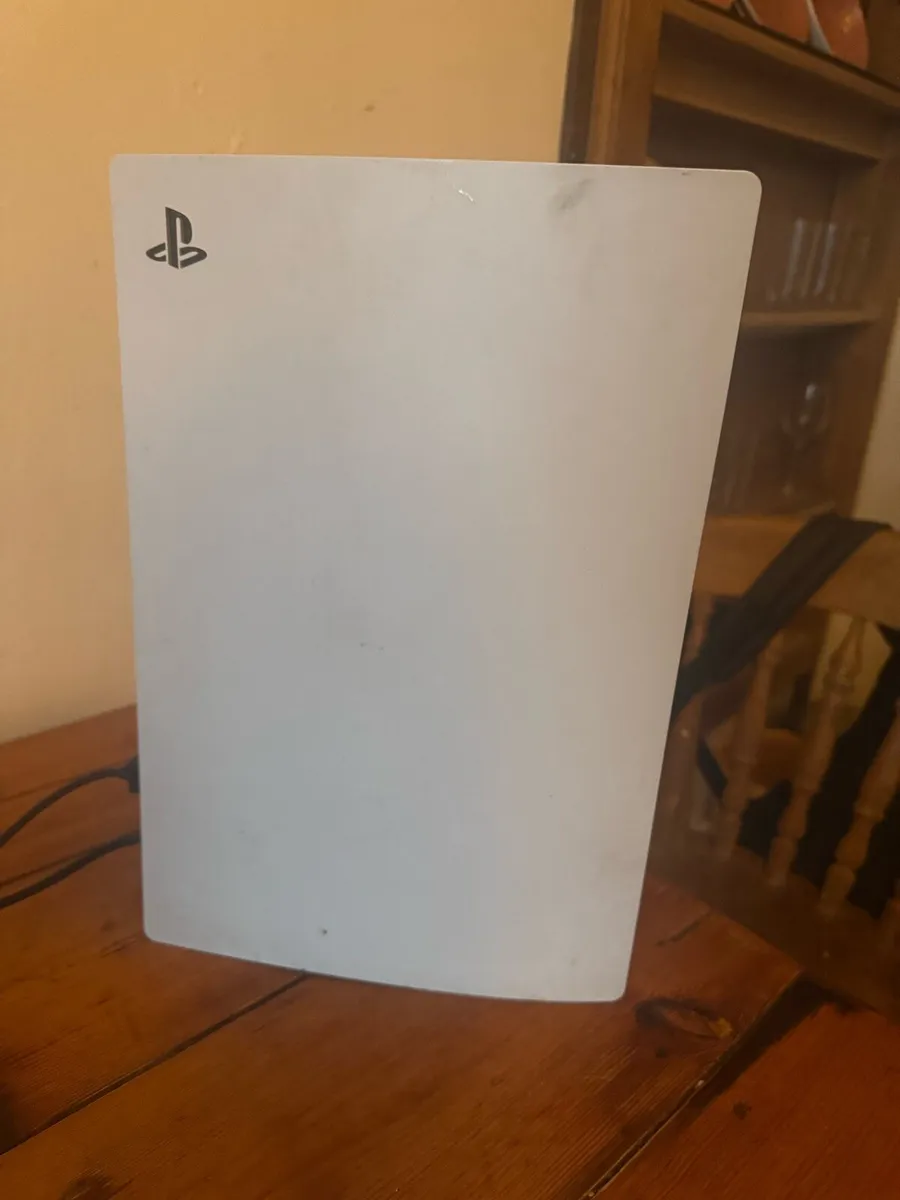 Play Station 5 - Image 2