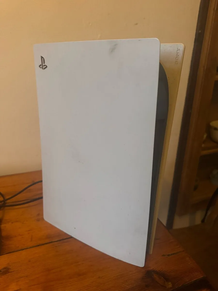 Play Station 5 - Image 1