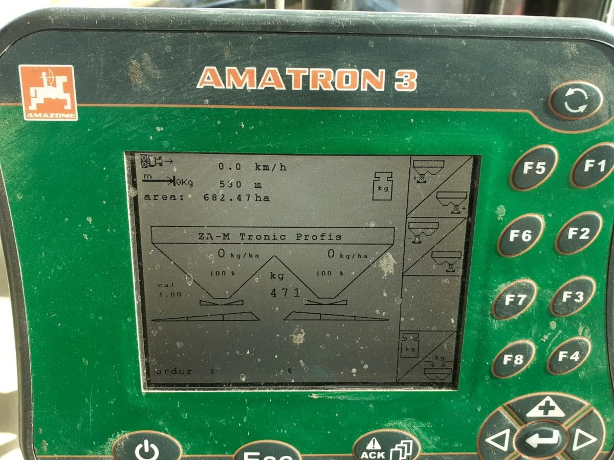 Fertiliser spreader - Image 4