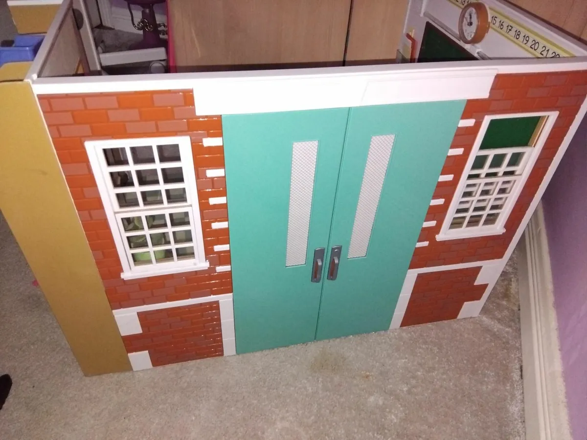 Generation School House - Image 4