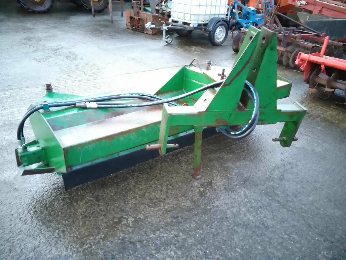 Road / Yard Brushes - Image 1