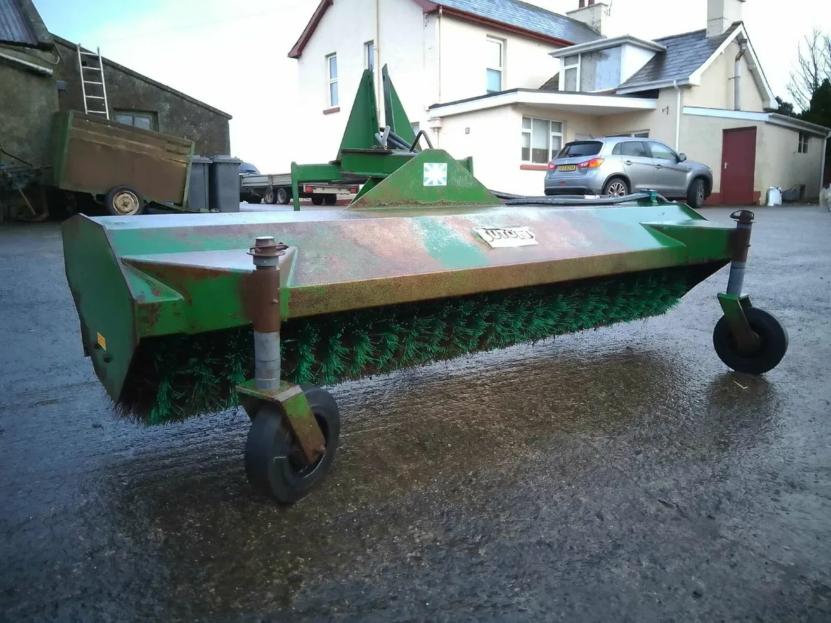 Road / Yard Brushes - Image 2