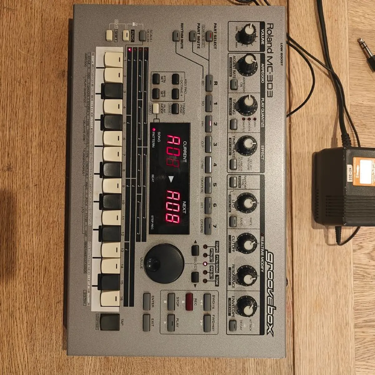 Roland MC 303 Groovebox - Image 2