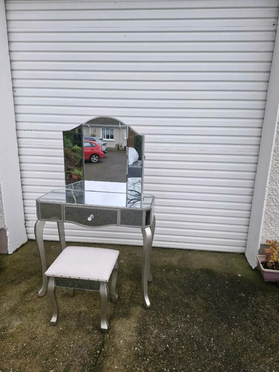Mirrored dressing table  with matching full length - Image 1