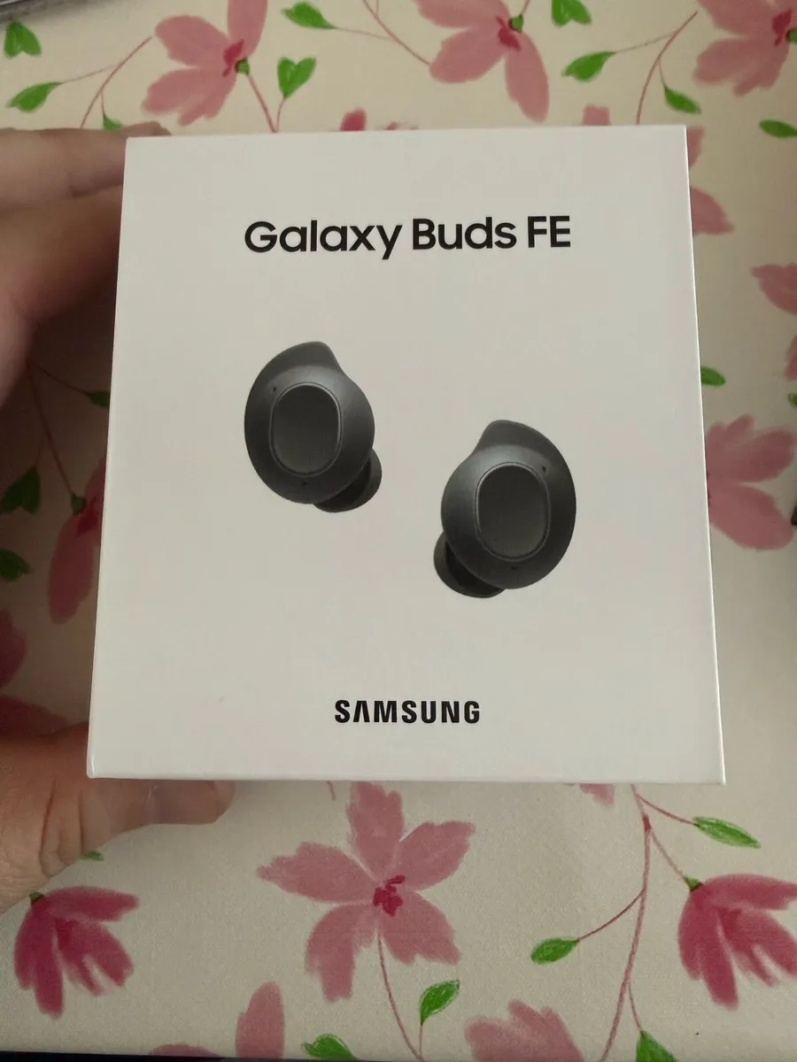 Samsung s25 fe brand new - Image 3