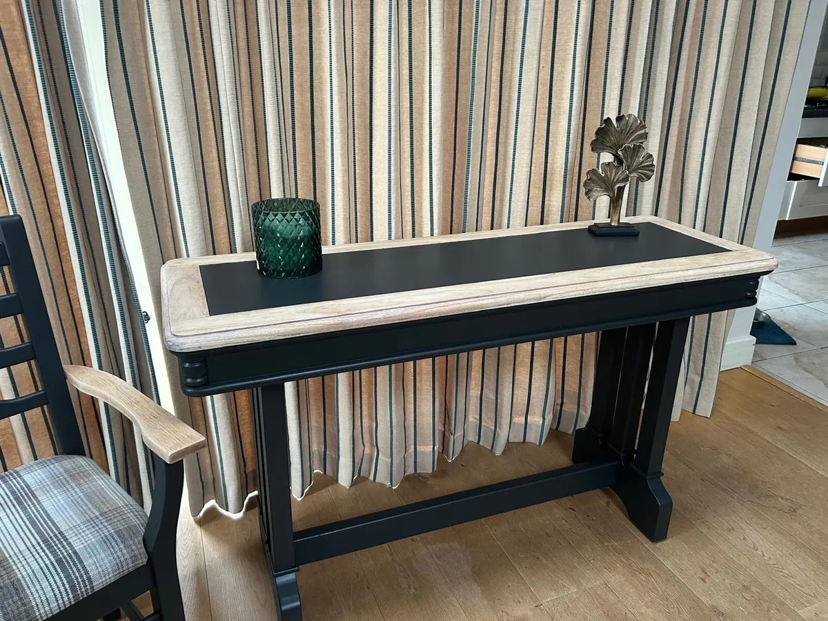 Large black solid hall table - Image 1