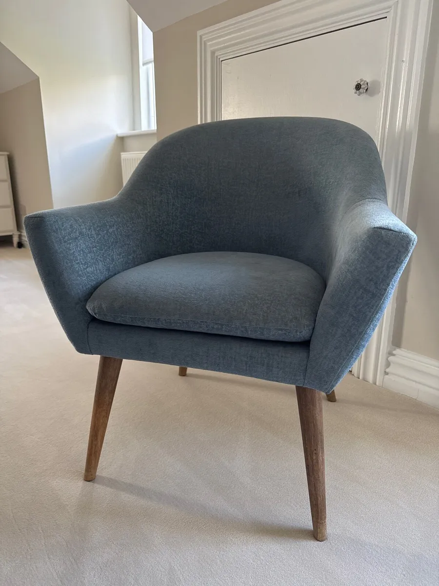 Stylish blue armchair for bedroom/living room - Image 1