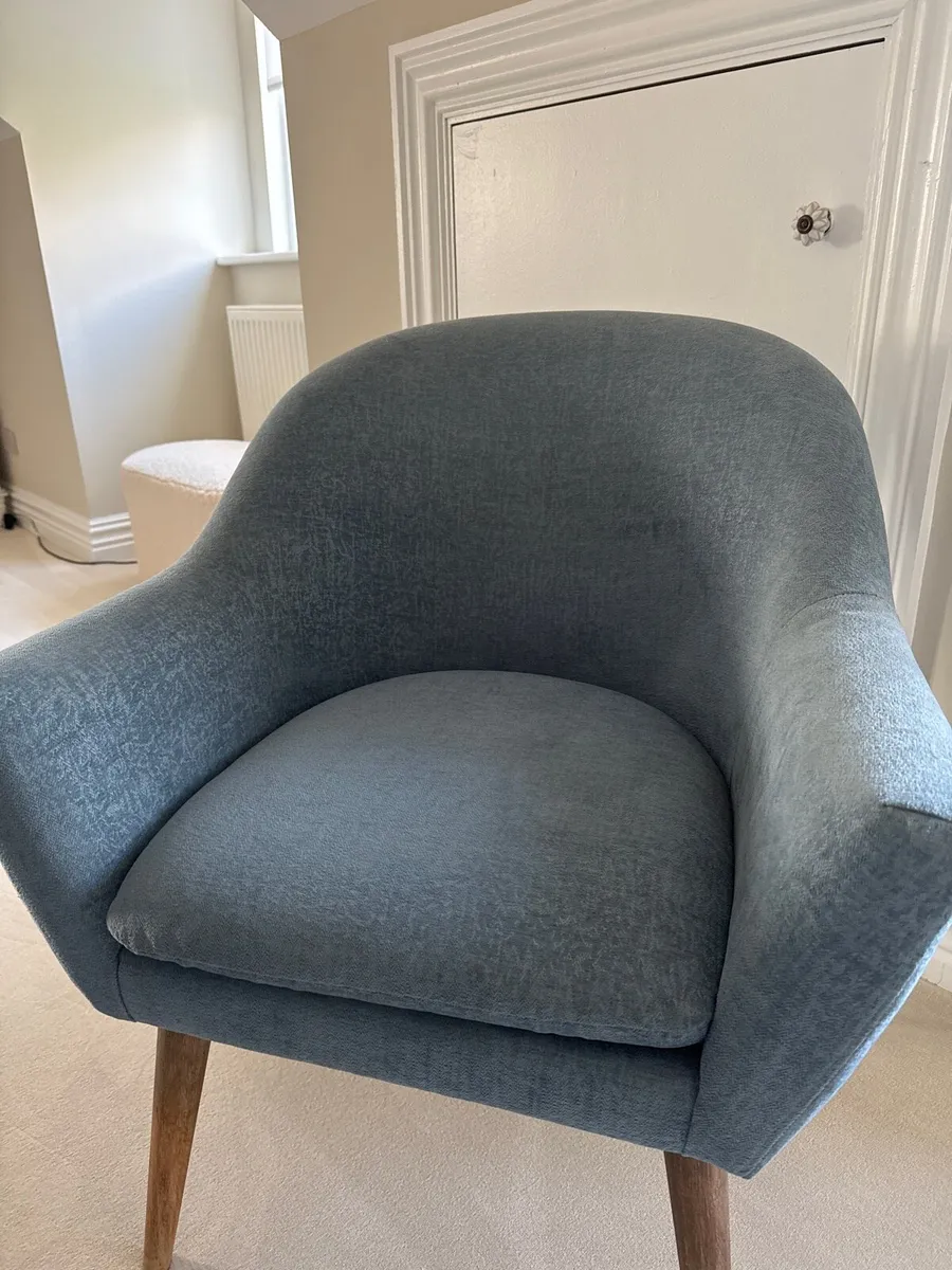Stylish blue armchair for bedroom/living room - Image 3