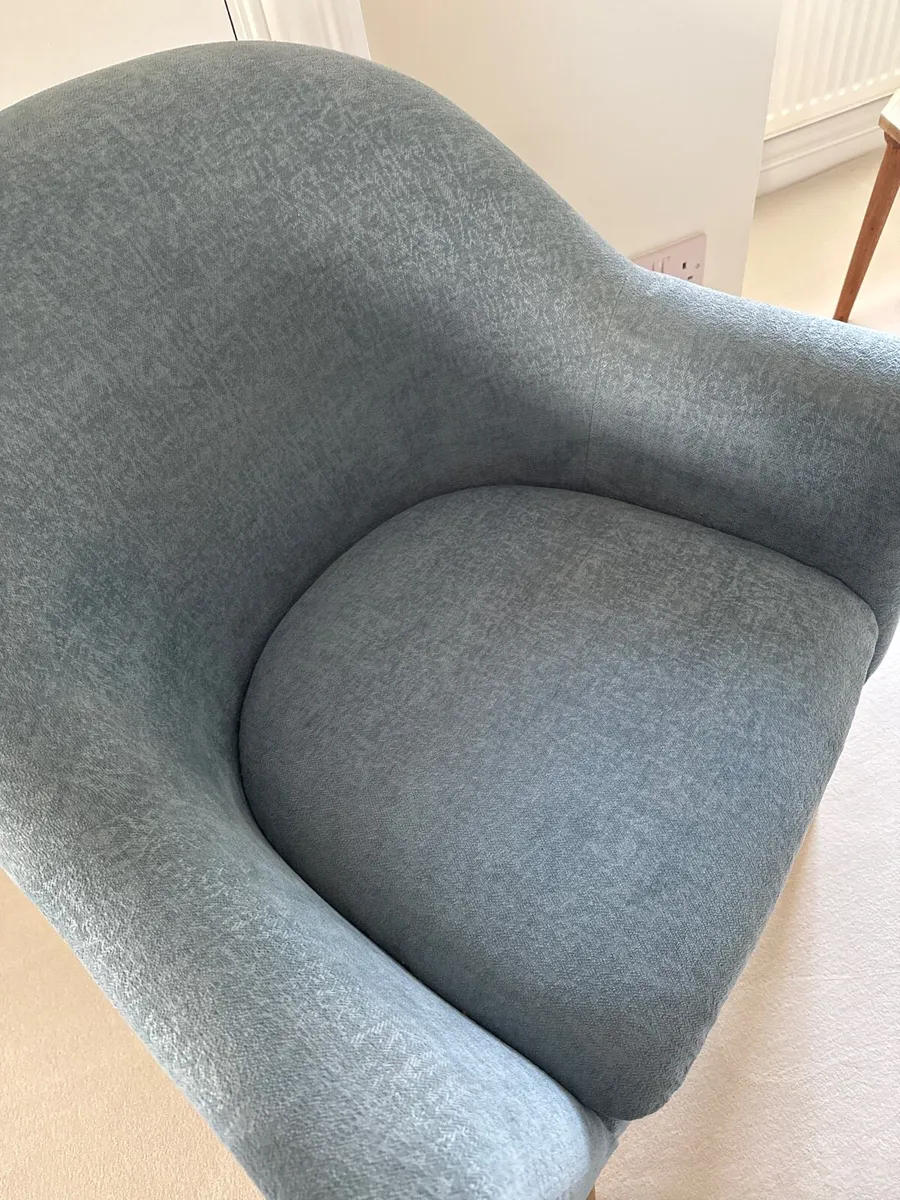 Stylish blue armchair for bedroom/living room - Image 4