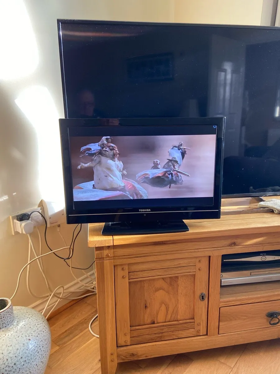 21 inch. Toshiba. TV.   With. Remote - Image 1