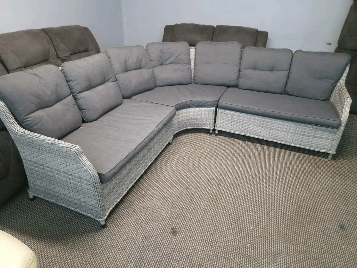 Rattan corner sofa - Image 1