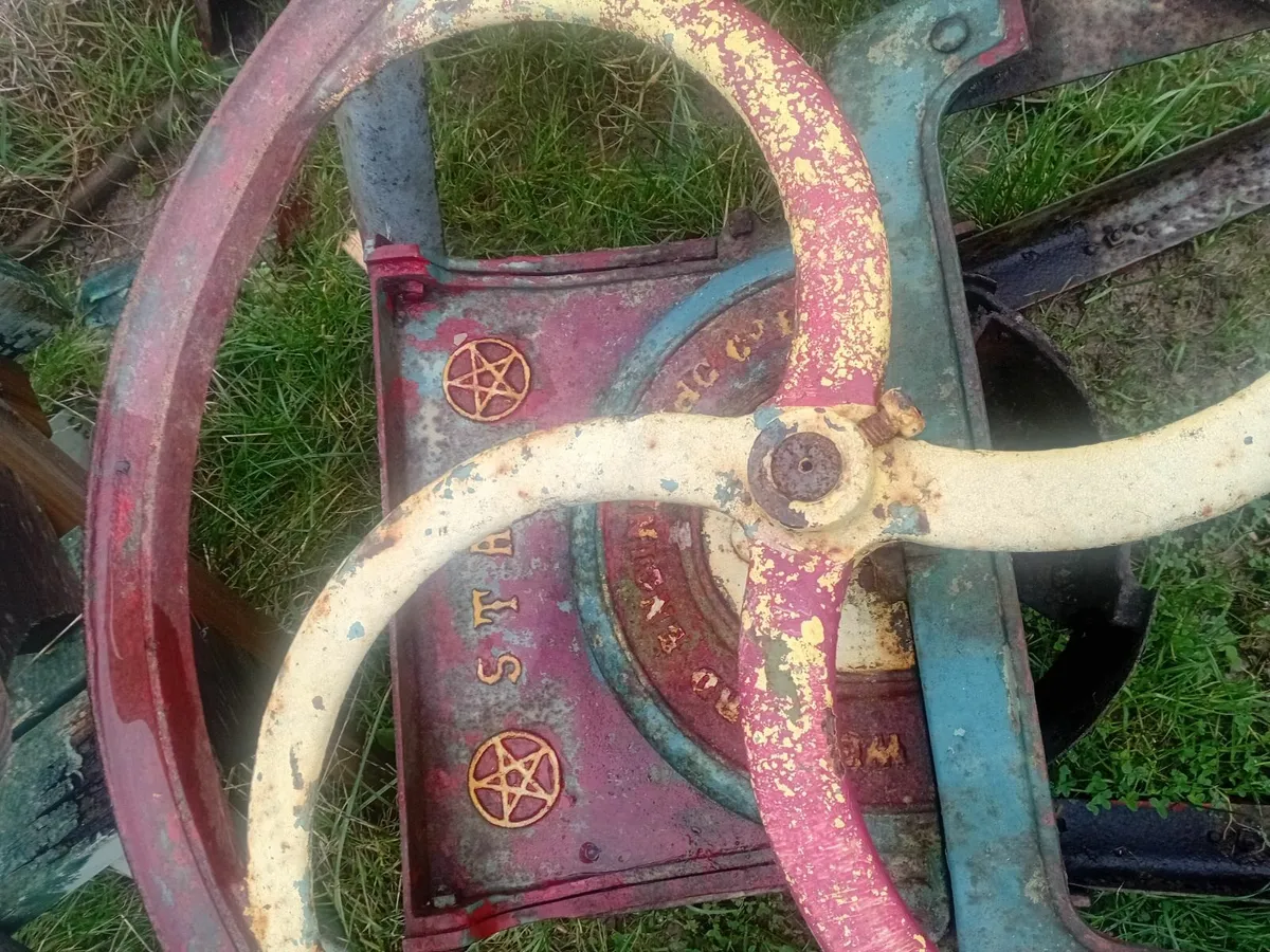 Antique star turnup pulpers - Image 3