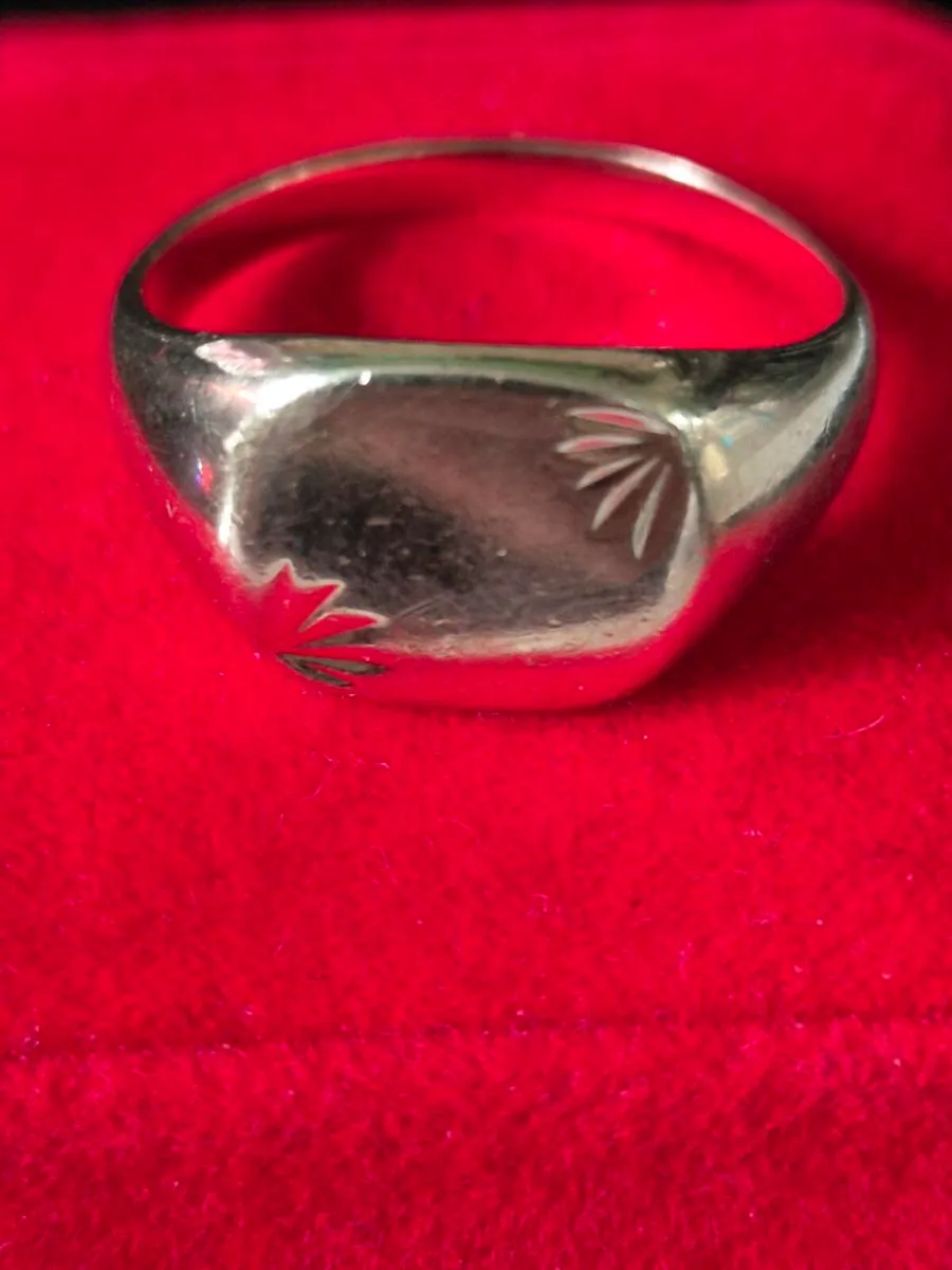 signet ring - Image 1