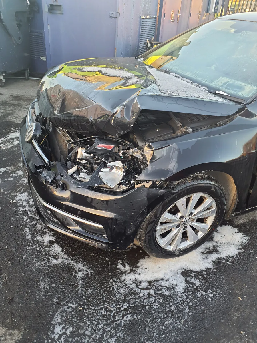 VW Golf 1.0 Tsi 2018 damage,  driving - Image 3