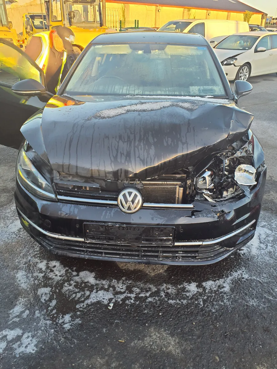 VW Golf 1.0 Tsi 2018 damage,  driving - Image 1