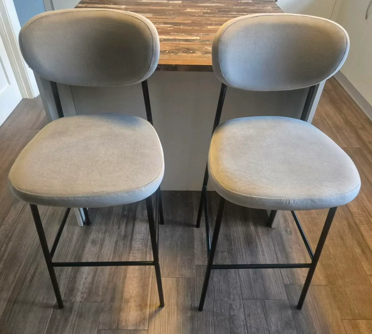 Bar Stools / Island Stools - Image 1