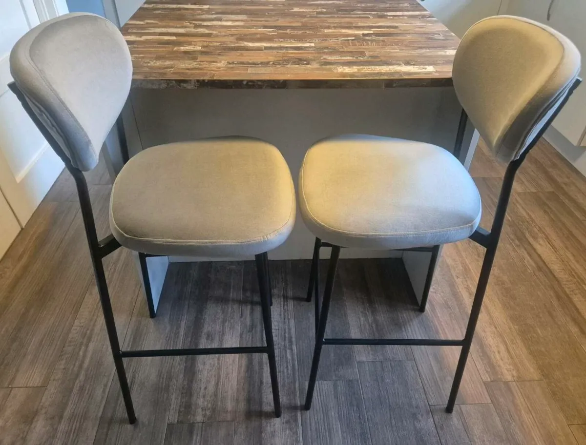 Bar Stools / Island Stools - Image 3