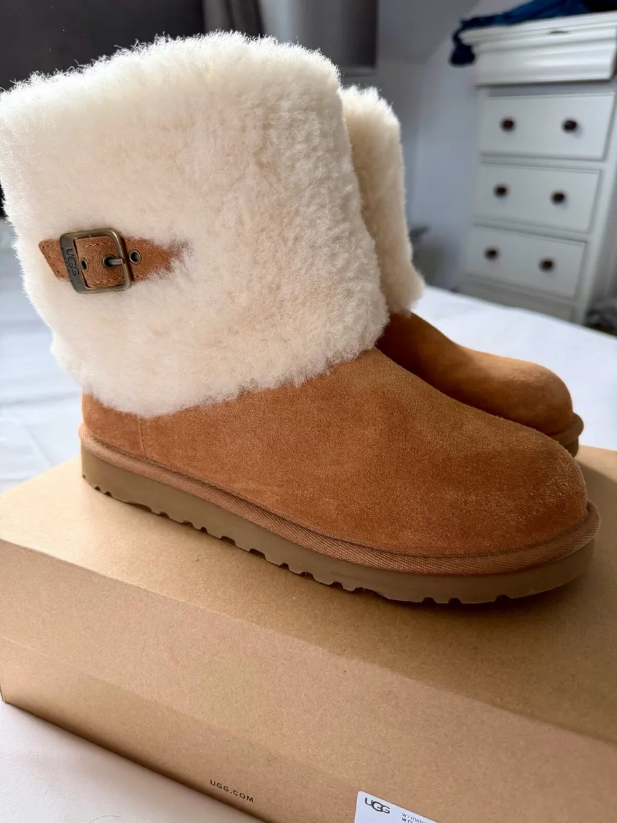 UGG BOOTS - Image 1