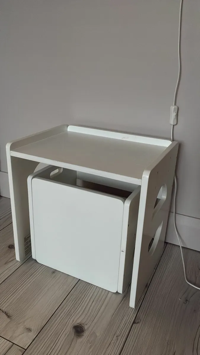 Toddler desk and chair set - Image 3