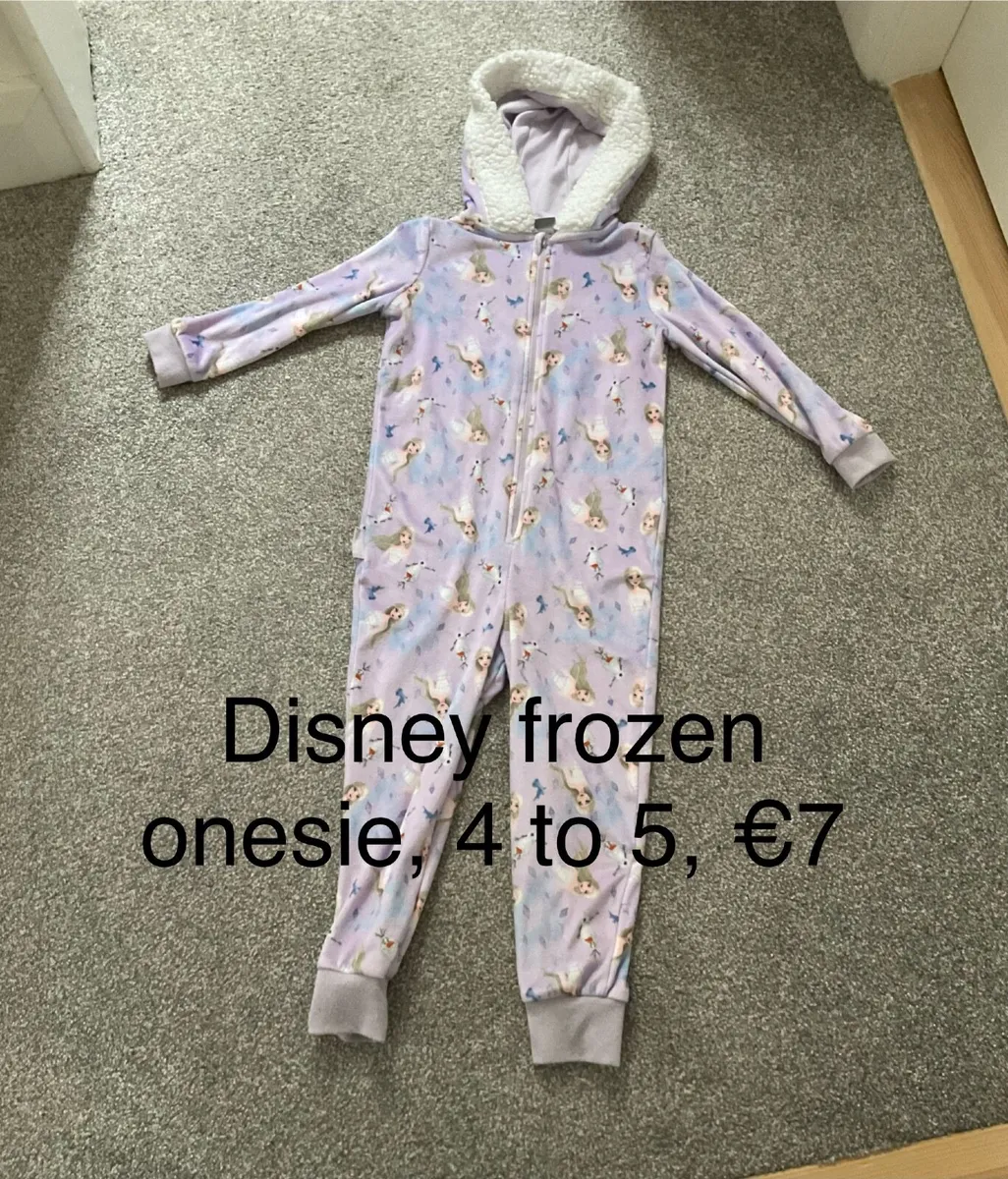 Disney frozen onesie, 4 to 5 , great condition