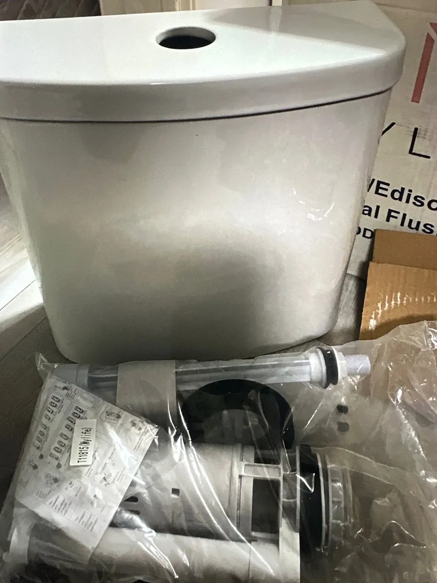 Toilet Cistern Inc. Flush Fittings. New! - Image 1