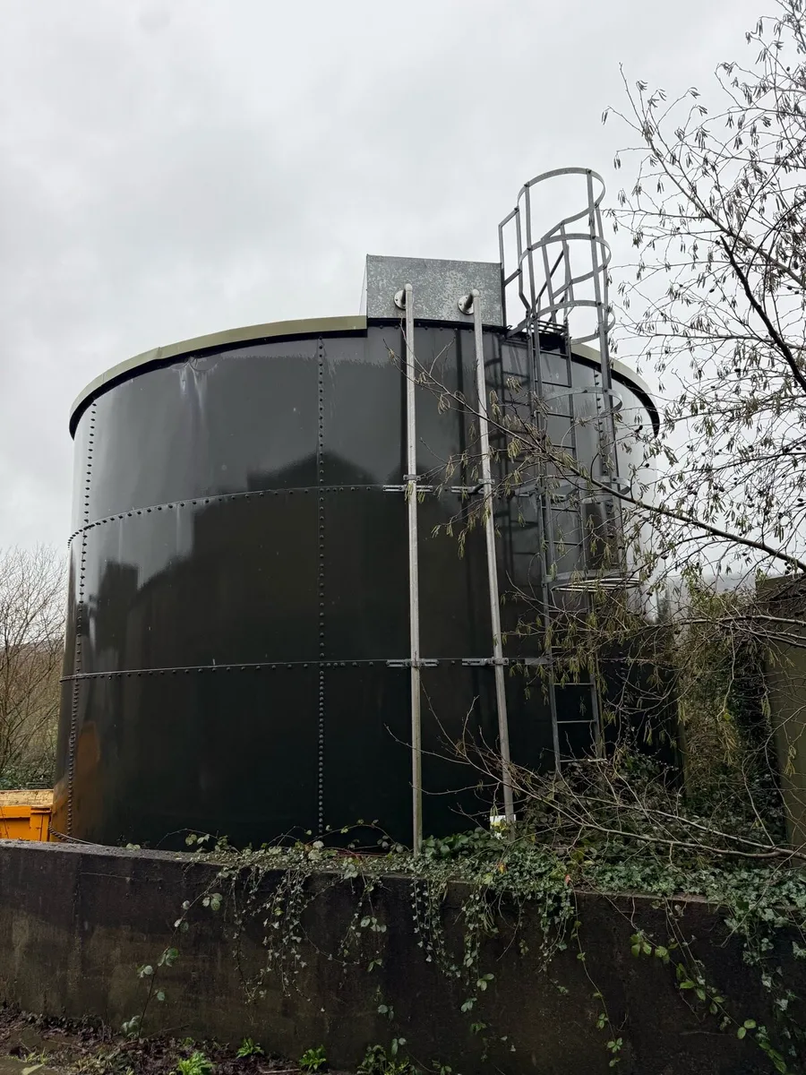 Water tank - Image 1