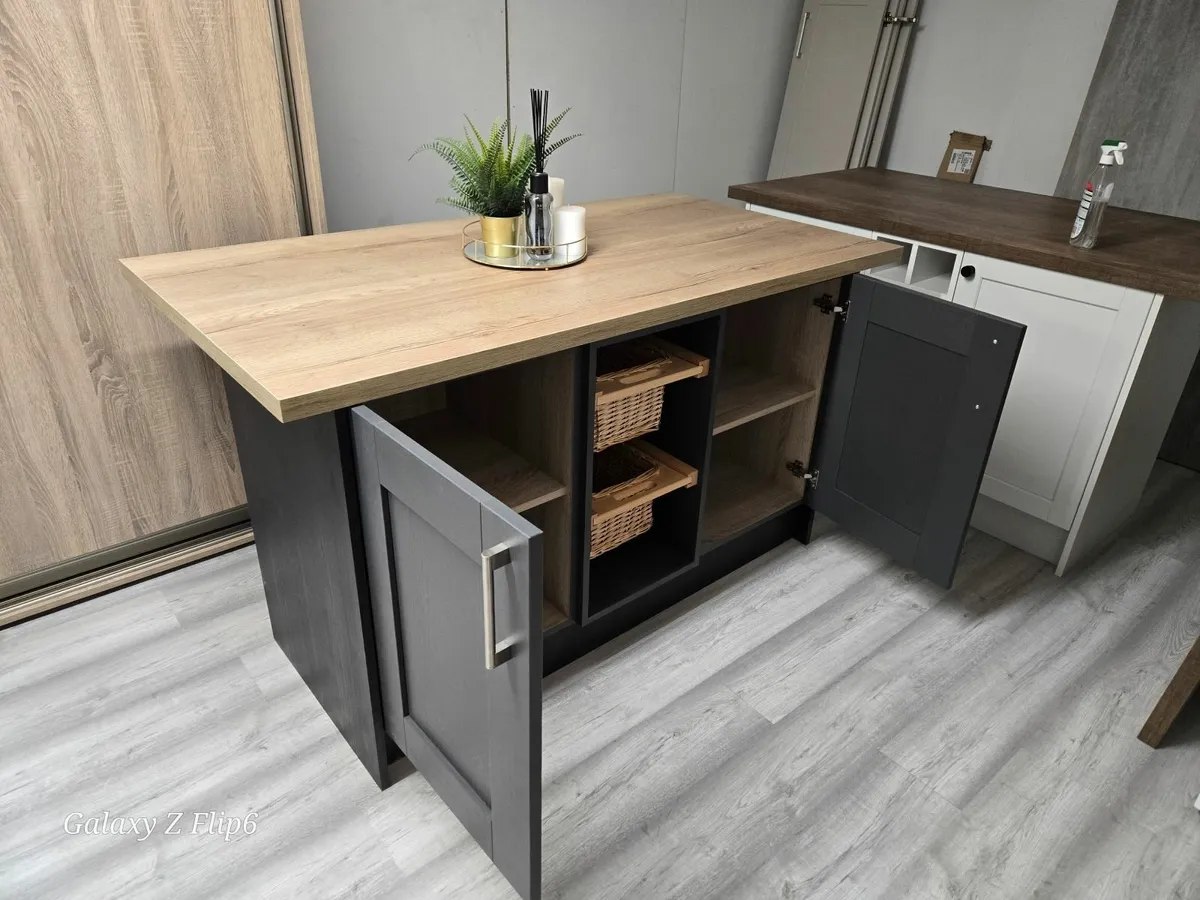 Kitchen island - Image 2