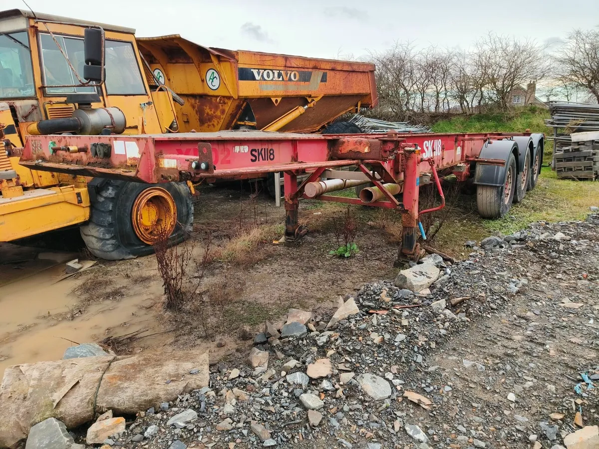 2006 30ft SDC Triple Axle Skeletal Trailer - Image 1