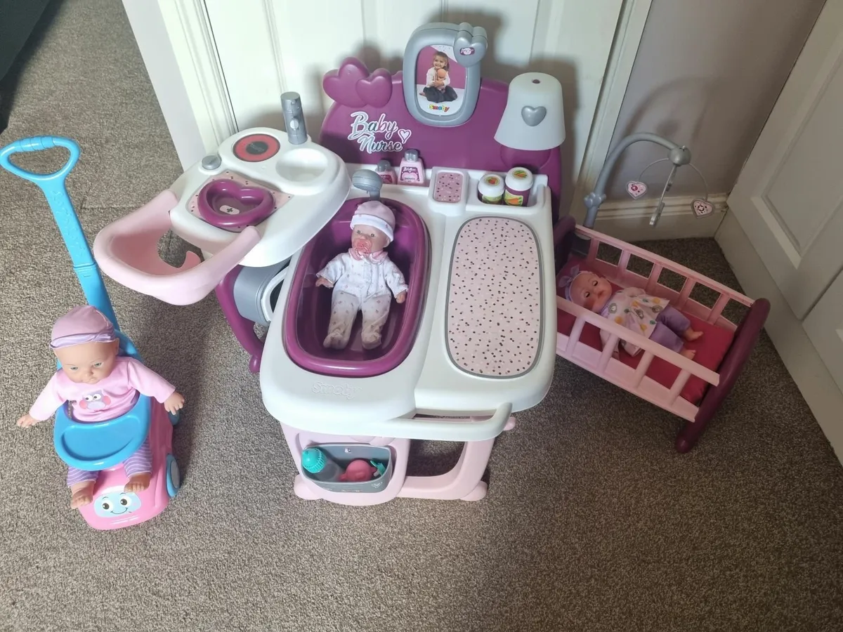 Baby nurse station