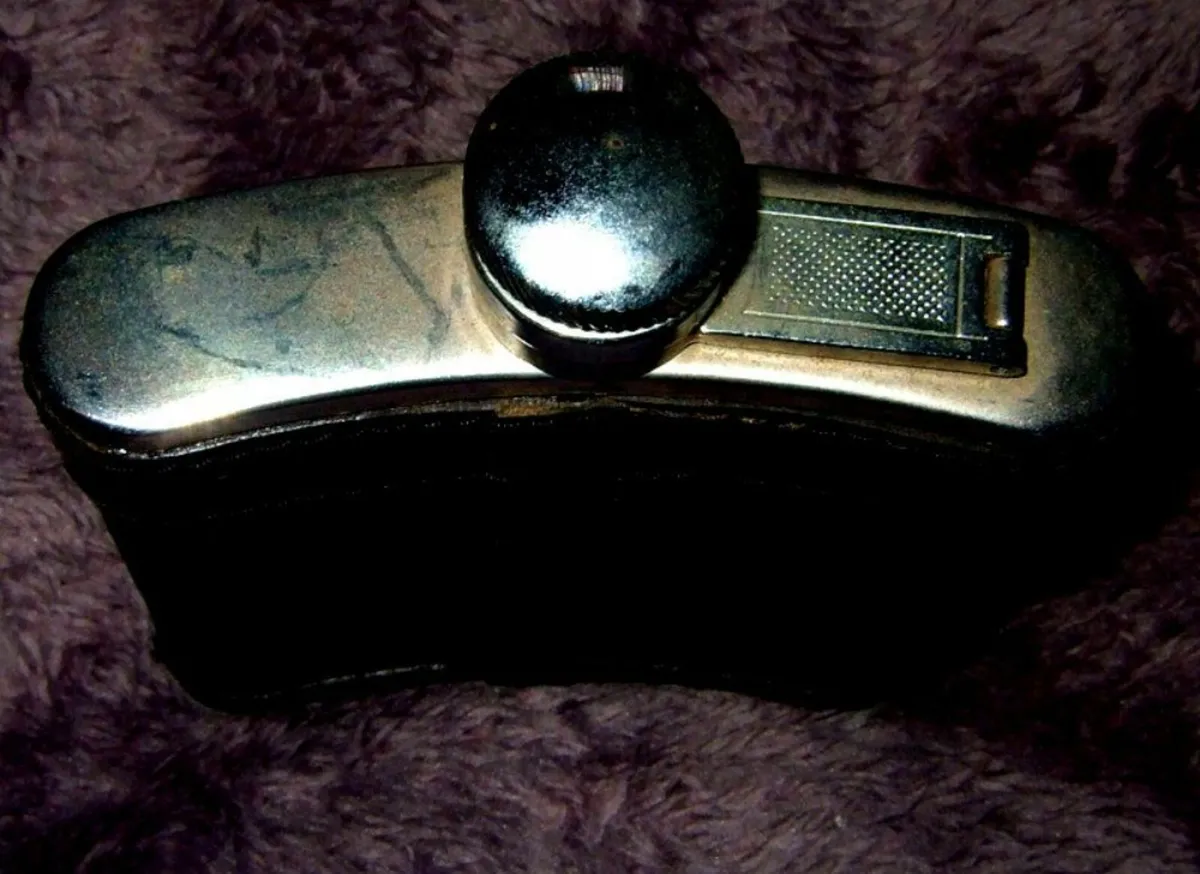 Vintage Harrods Hip Flask - Image 3