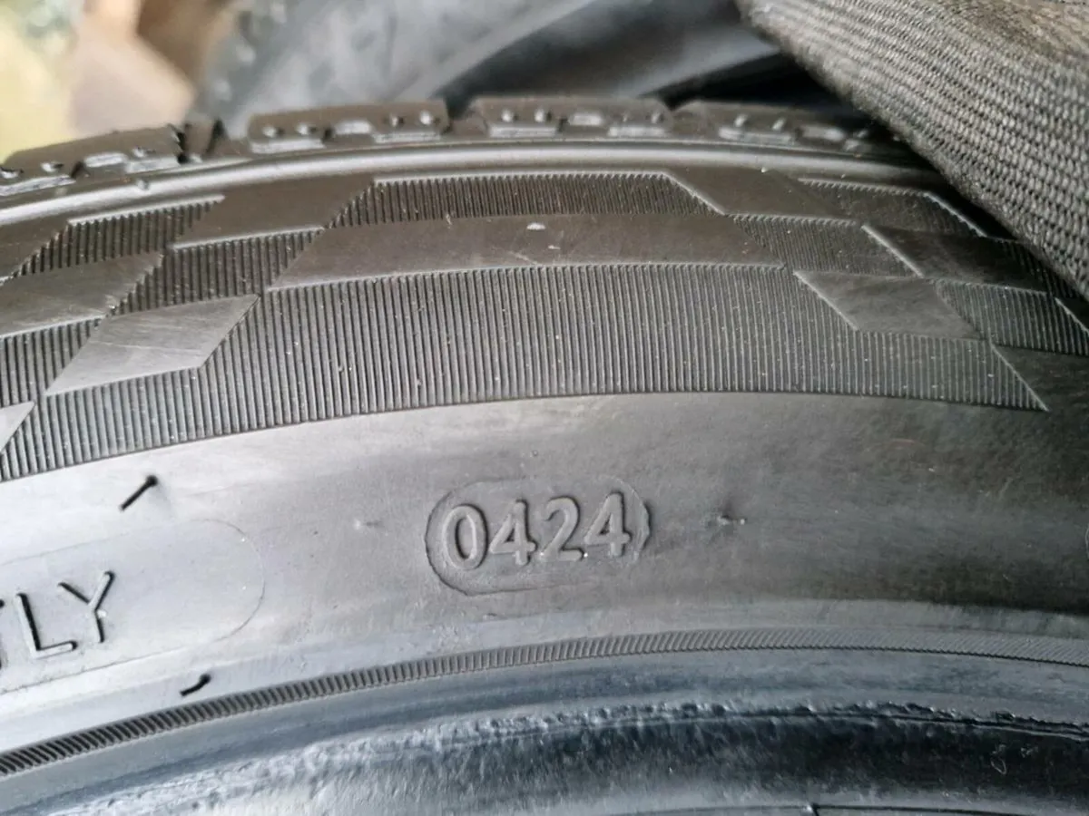 245/45R18 x2 (Runflats) - Image 4